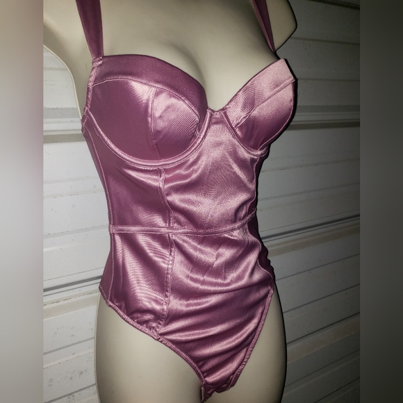 💋 💄 Bra Size 32C Victoria's Secret pink satin Teddy Lingerie bodysuit 💋 👠 - Picture 4 of 9